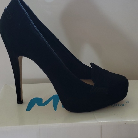 Shoes - Picture 2 of 3